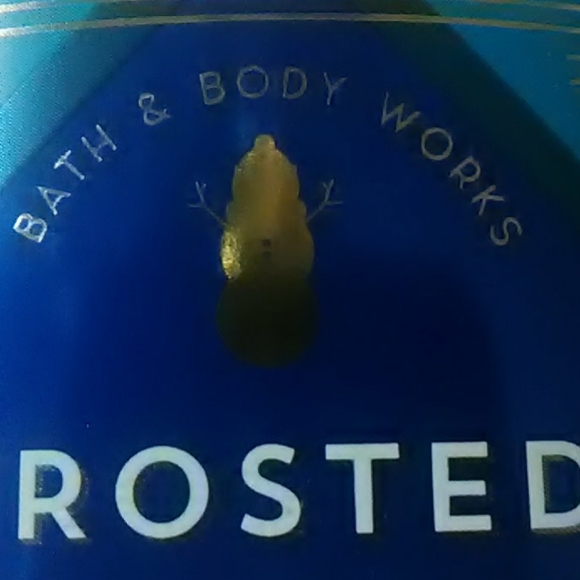 Bath & body works frosted coconut snowball lotion - Picture 4 of 4